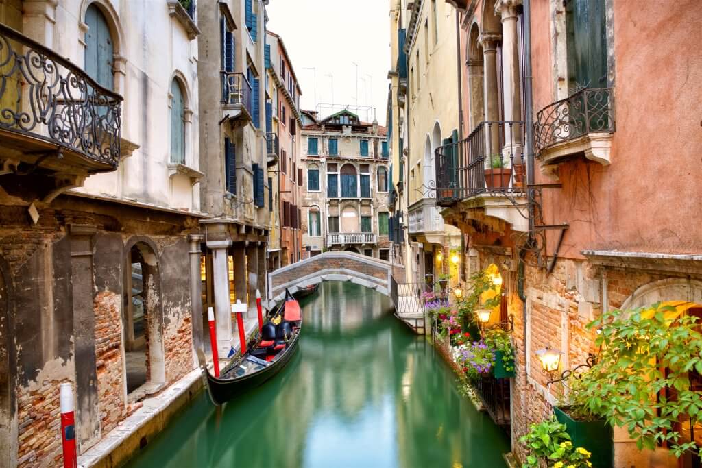 Traditional,Canal,Street,With,Gondola,In,Venice,,Italy