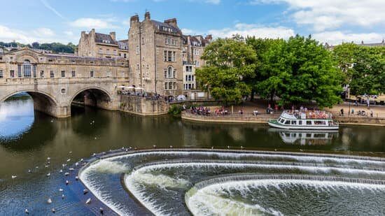 Pulteney Bridge in Bath UK one of the may things to do in Bath
