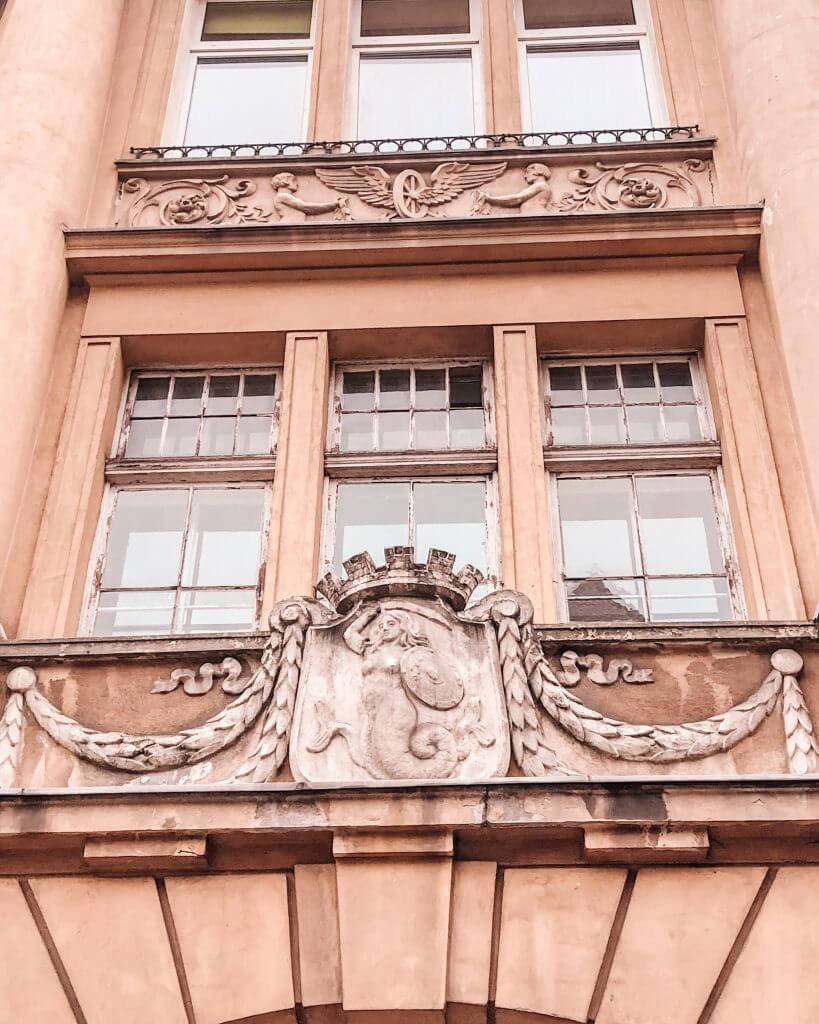 If you want to see an alternative Warsaw, then you need to check out my walking guide of Praga in Warsaw. Read more on www.allaboutrosalilla.com #warsaw #visitwarsaw #explorewarsaw
