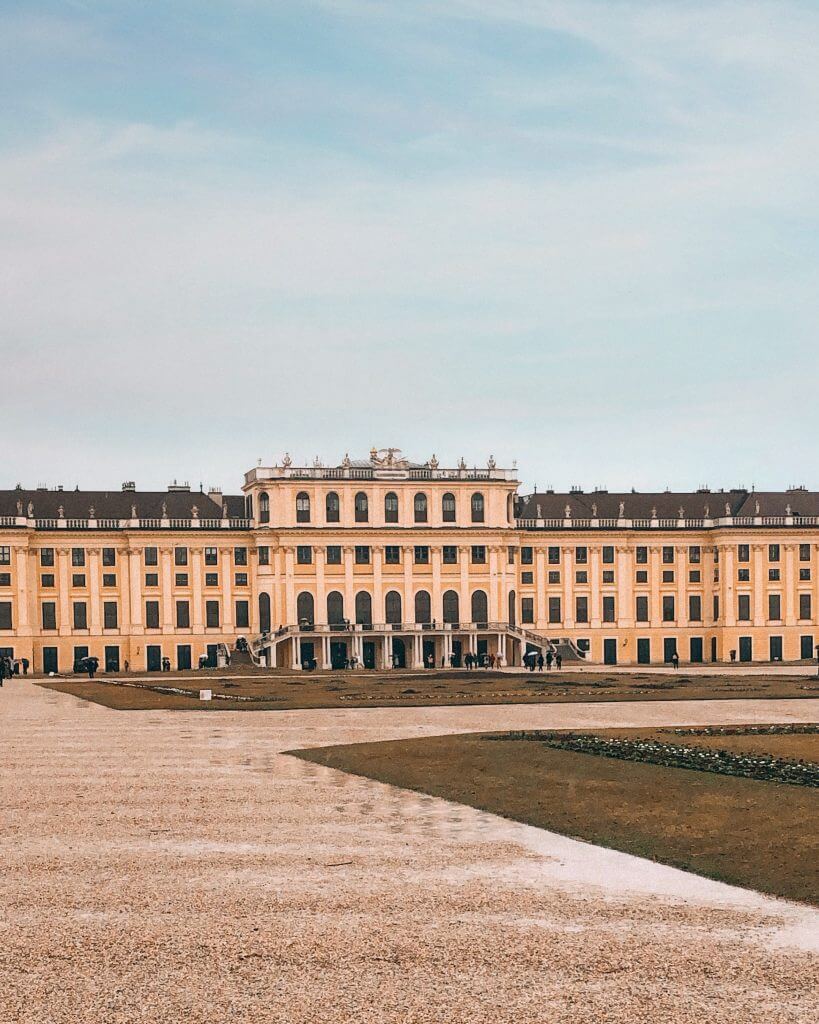 One of the best things to do in Vienna is visit Schönbrunn Palace. Read more on www.allaboutrosalilla.com