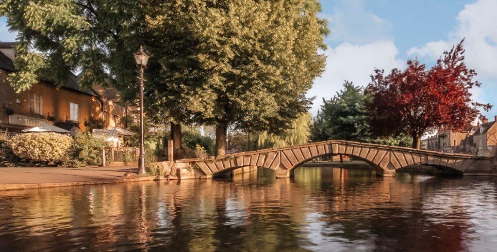 Stone bridges cross the River Windrush in Bourton on the Water Cotswolds. Read more on www.allaboutrosalilla.com