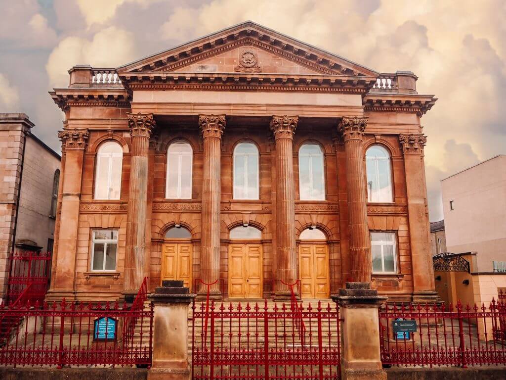 Things to do in Derry include walking the historic walls. Read more on www.allaboutrosalilla.com