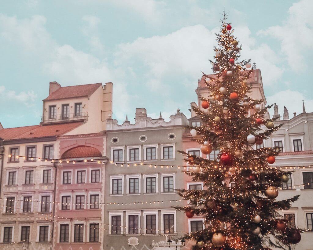 Christmas markets at the Old Town Square in Warsaw. Read more on www.allaboutrosalilla.com