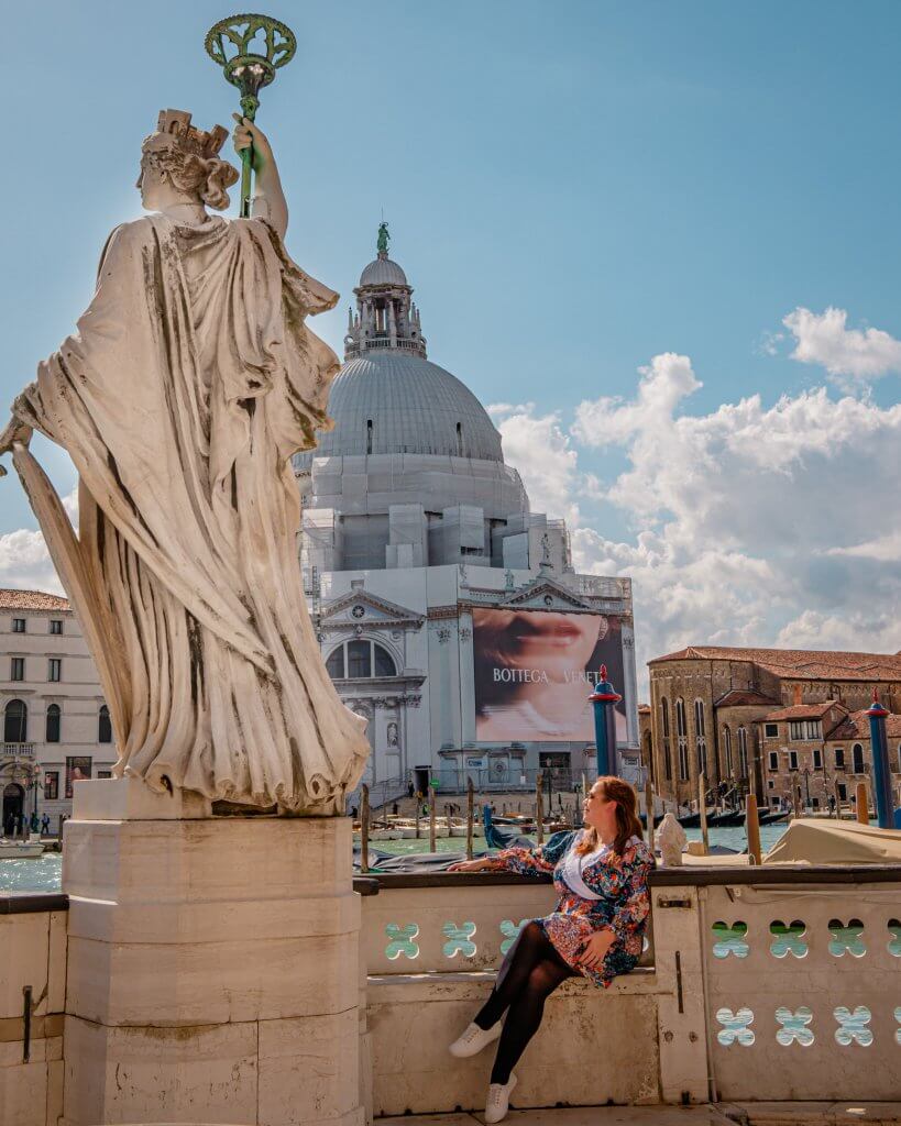 Woman sitting on the terrace of the Bauer Hotel in Venice the perfect Venice Instagram Spot