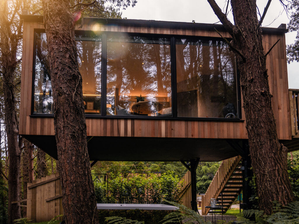 Unique treehouse with hot tub in Ireland