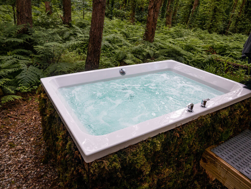 Treehouse with hot tub in Ireland