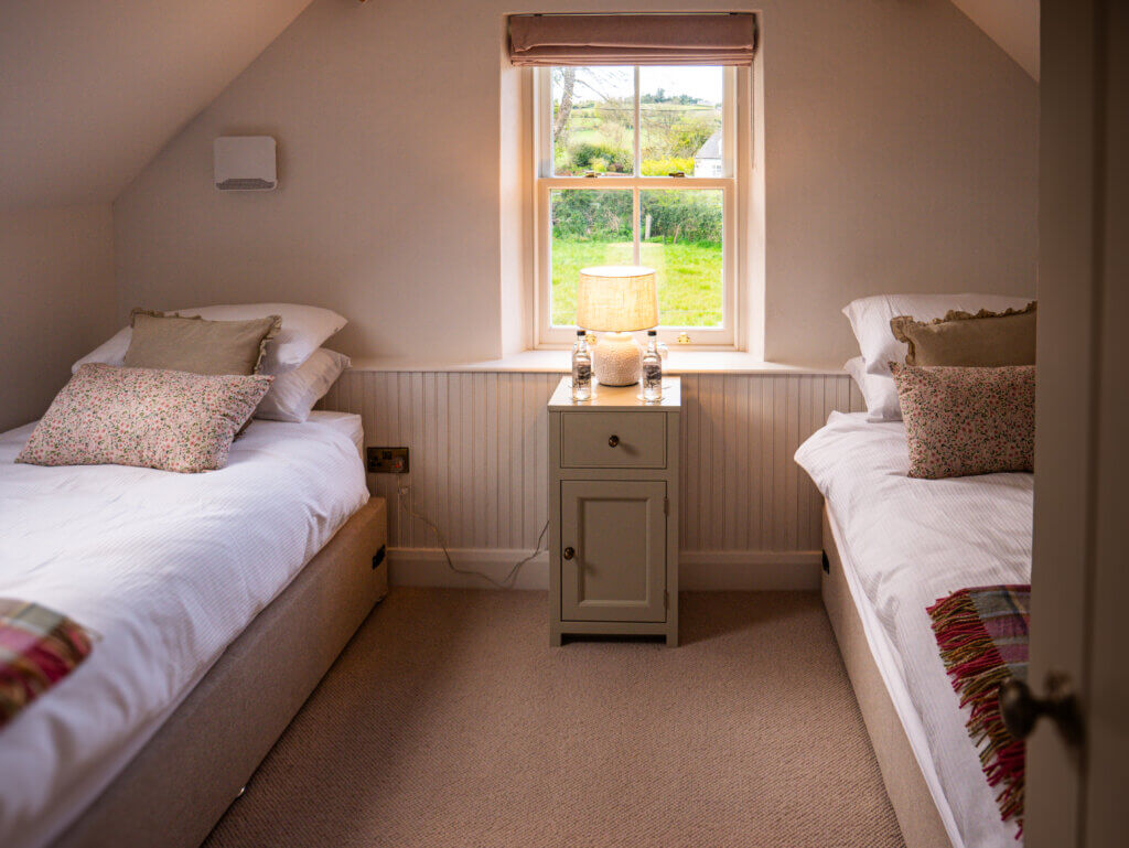 Twin bedroom in Meadow View Farmhouse in Tipperary.