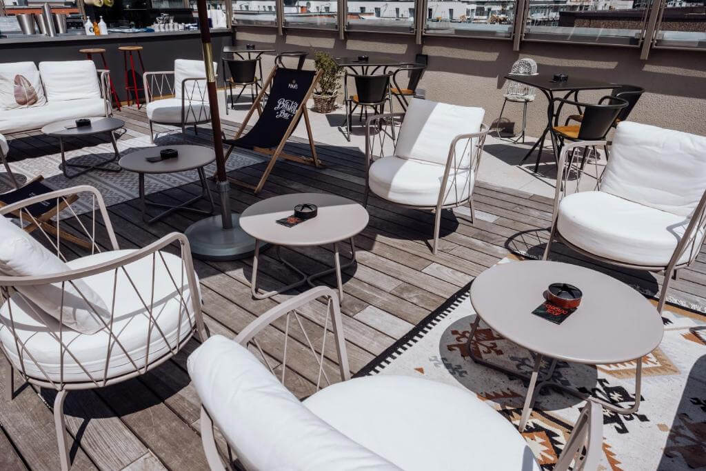 Rooftop bar  and seating area with panoramic views at Gekko House Frankfurt