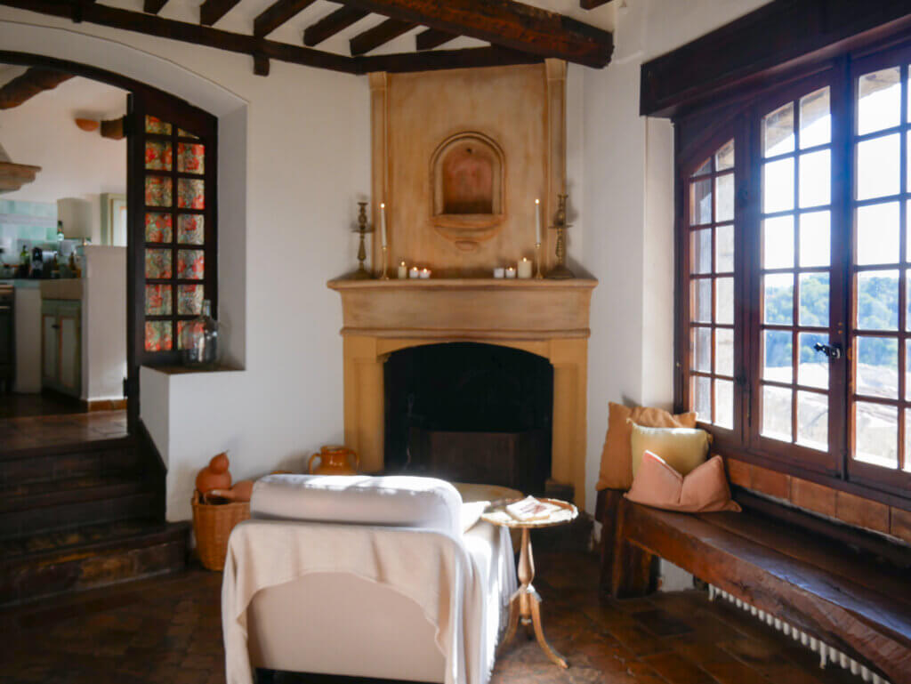 Living room with rustic beams in La Miette Saint Paul de Vence